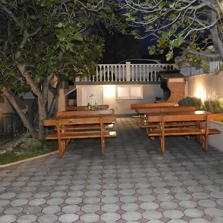 Mira Apartman